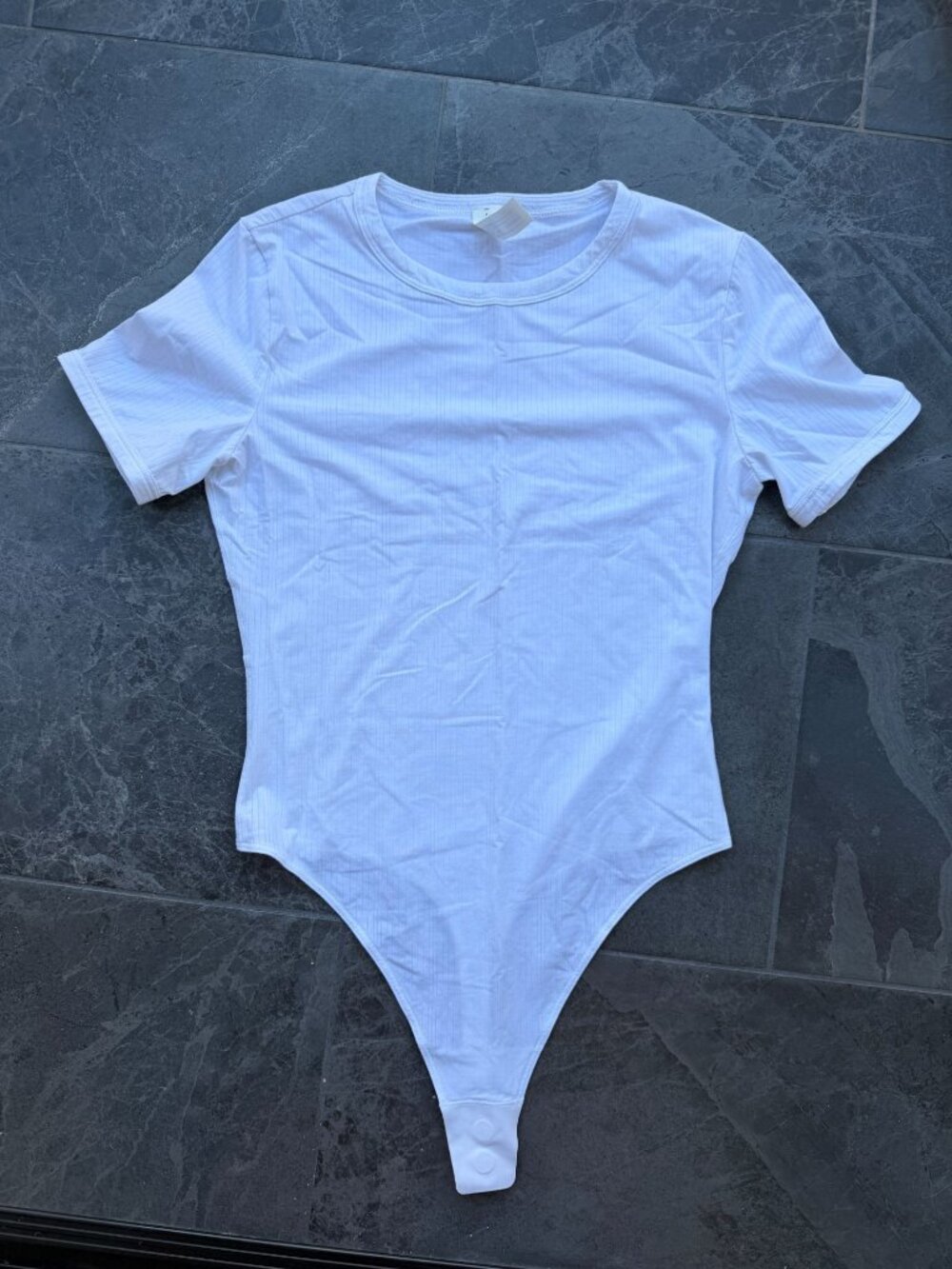 lululemon bodysuit white NWOT Small 6 tshirt short sleeve ribbed